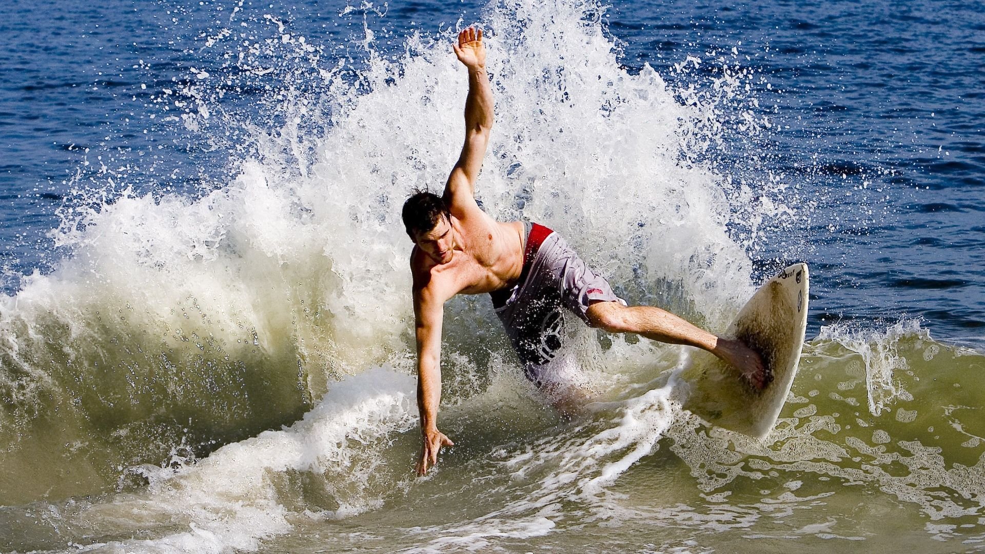 AYX官网-新媒体助力中国足球，粉丝基础持续扩大，新媒体对体育赞助未来的影响